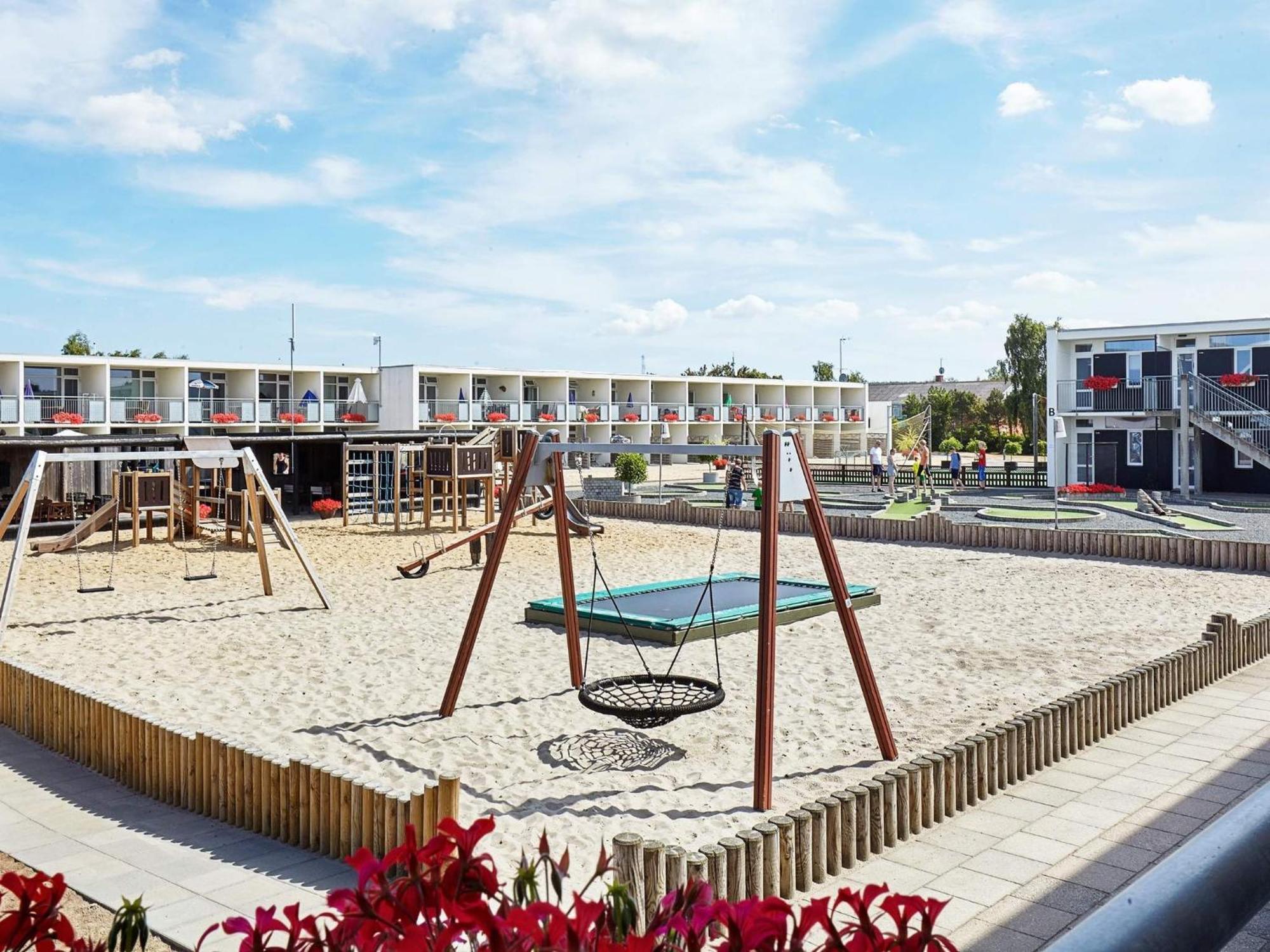6 Person Holiday Home On A Holiday Park In Glesborg 外观 照片